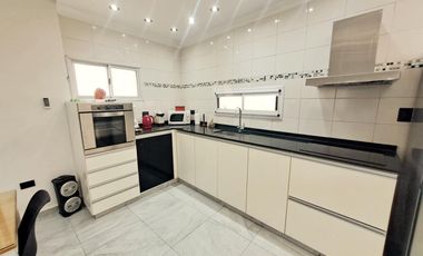 VENTA CASA 3 AMBIENTES PATIO GARAGE