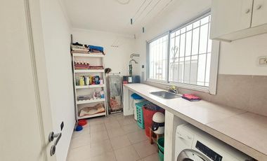 VENTA CASA 3 AMBIENTES PATIO GARAGE