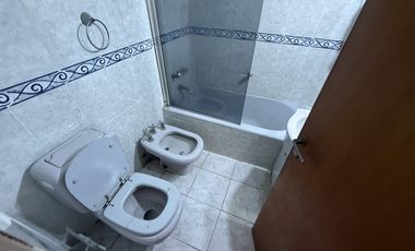 Departamento en alquiler de 4 ambientes con dos baños
