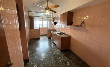 Departamento en alquiler de 4 ambientes con dos baños