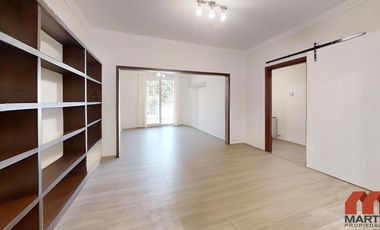 Casa en Venta de 4 Ambientes con Jardín y Quincho - Martinez