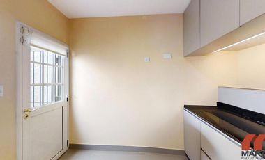 Casa en Venta de 4 Ambientes con Jardín y Quincho - Martinez