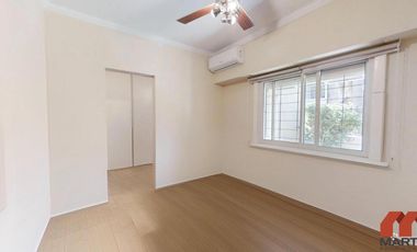 Casa en Venta de 4 Ambientes con Jardín y Quincho - Martinez