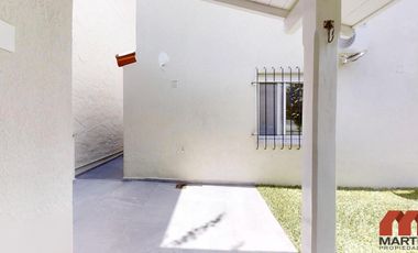 Casa en Venta de 4 Ambientes con Jardín y Quincho - Martinez