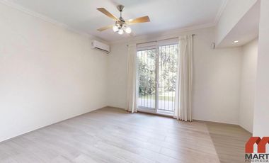 Casa en Venta de 4 Ambientes con Jardín y Quincho - Martinez