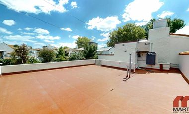 Casa en Venta de 4 Ambientes con Jardín y Quincho - Martinez