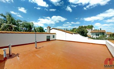 Casa en Venta de 4 Ambientes con Jardín y Quincho - Martinez