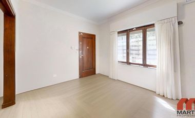 Casa en Venta de 4 Ambientes con Jardín y Quincho - Martinez