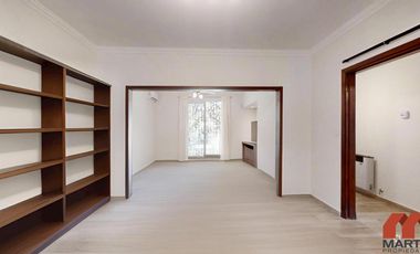 Casa en Venta de 4 Ambientes con Jardín y Quincho - Martinez