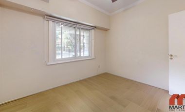 Casa en Venta de 4 Ambientes con Jardín y Quincho - Martinez