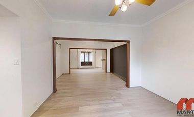 Casa en Venta de 4 Ambientes con Jardín y Quincho - Martinez