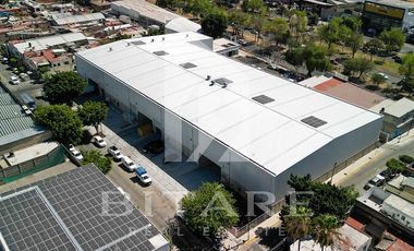 BODEGA EN VENTA FRENTE AL MERCADO DE ABASTOS