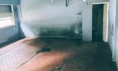 Local en esquina a una cuadra de Panamericana y a 4 de Unicenter local con baño