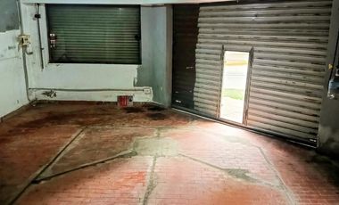 Local en esquina a una cuadra de Panamericana y a 4 de Unicenter local con baño