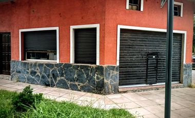 Local en esquina a una cuadra de Panamericana y a 4 de Unicenter local con baño