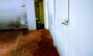 Local en esquina a una cuadra de Panamericana y a 4 de Unicenter local con baño