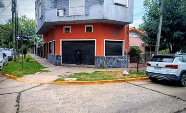 Local en esquina a una cuadra de Panamericana y a 4 de Unicenter local con baño