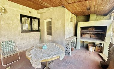 VENTA CASA 3 AMBIENTES COCHERA PATIO JARDIN VALENTIN ALSINA