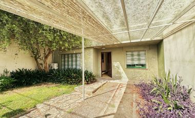 VENTA CASA 3 AMBIENTES COCHERA PATIO JARDIN VALENTIN ALSINA