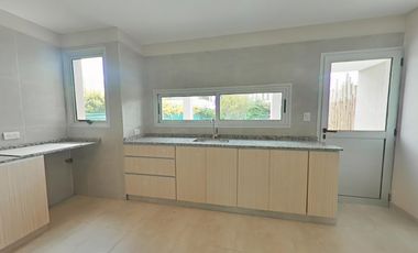 CASA EN VENTA A ESTRENAR BARRIO LAR DE DRUMMOND TRES DORMITORIOS CON TOUR VIRTUAL