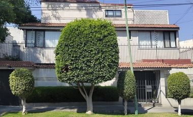 Casa en Lomas de Tecamachalco recién remodelada y ampliada