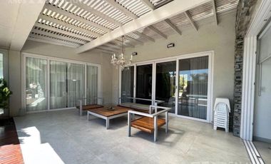 Casa en San Isidro Labrador alquiler 6 ambientes -