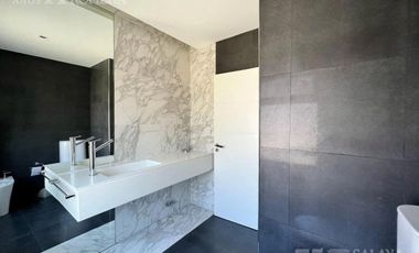 Casa en San Isidro Labrador alquiler 6 ambientes -