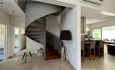 Casa en San Isidro Labrador alquiler 6 ambientes -