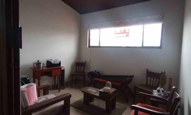 Arriendo espectacular casa esquinera en el exclusivo sector de Alhambra