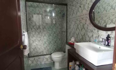 Arriendo espectacular casa esquinera en el exclusivo sector de Alhambra