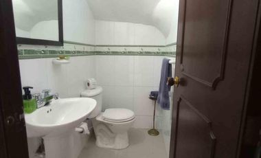 Arriendo espectacular casa esquinera en el exclusivo sector de Alhambra