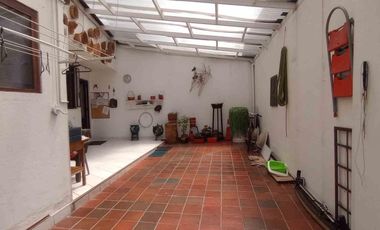 Arriendo espectacular casa esquinera en el exclusivo sector de Alhambra