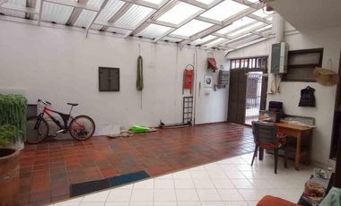 Arriendo espectacular casa esquinera en el exclusivo sector de Alhambra