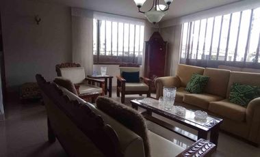 Arriendo espectacular casa esquinera en el exclusivo sector de Alhambra