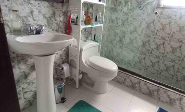 Arriendo espectacular casa esquinera en el exclusivo sector de Alhambra