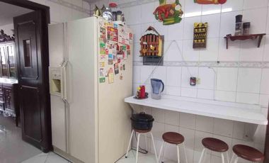 Arriendo espectacular casa esquinera en el exclusivo sector de Alhambra