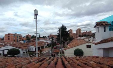 Arriendo espectacular casa esquinera en el exclusivo sector de Alhambra