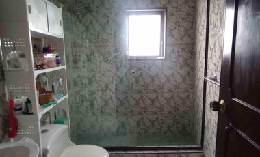 Arriendo espectacular casa esquinera en el exclusivo sector de Alhambra