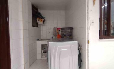 Arriendo espectacular casa esquinera en el exclusivo sector de Alhambra