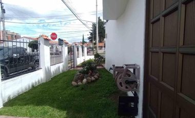 Arriendo espectacular casa esquinera en el exclusivo sector de Alhambra