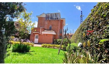 ARRIENDO  ESPETACULAR  CASA UNIFAMILIAR  EN CHIA.