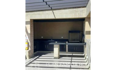 Casa dos niveles zona verde bosque de la montaña