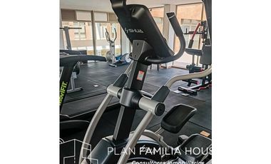 Casa dos niveles zona verde bosque de la montaña