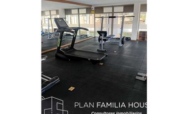 Casa dos niveles zona verde bosque de la montaña