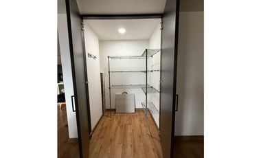 VENTA DE APARTAMENTO EN CIUDAD DEL RIO, PISO ALTO.