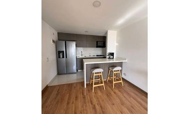 VENTA DE APARTAMENTO EN CIUDAD DEL RIO, PISO ALTO.