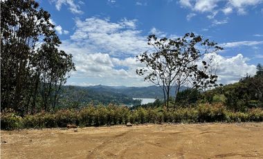 Venta de Lote En El Retiro Carrizales