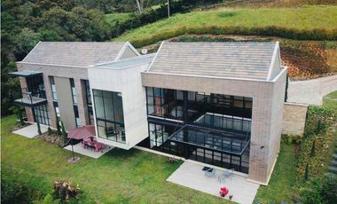 Casa en Arriendo Alto de las Palmas Envigado