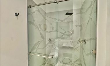 Aparta suite en venta a media cuadra de la playa Del Hotel Hilton