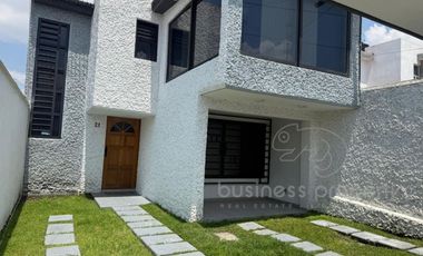 Hermosa Casa Totalmente Remodelada y Actualizada en Colinas del Lago